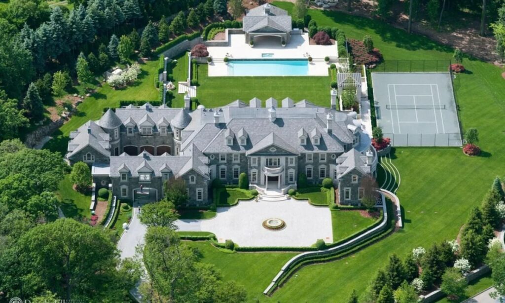 Travis Kelce’s $6 Million Mansion in Leawood, Kansas City